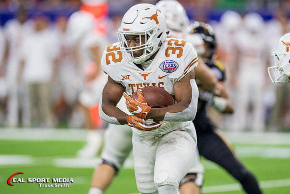 NCAA Football 2017: Texas Bowl - Texas vs Missouri DEC 27