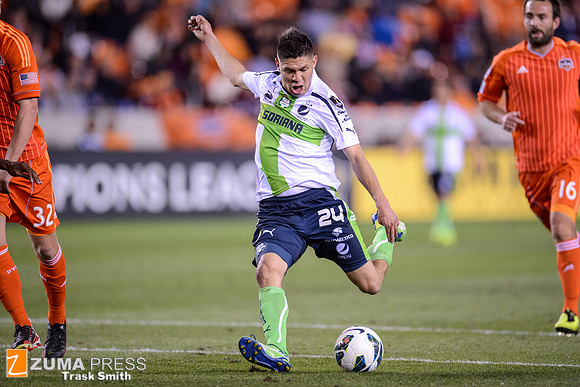 Soccer 2013 - The Houston Dynamo defeat Santos Laguna 1-0