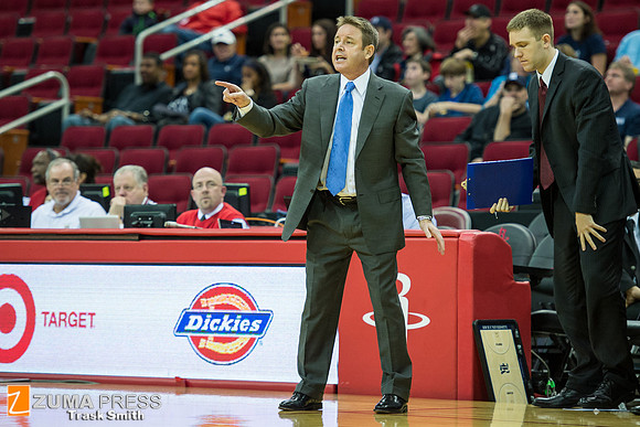 NCAA Basketball 2013 - University of Houston Cougars defeat the Rice Owls 54-52