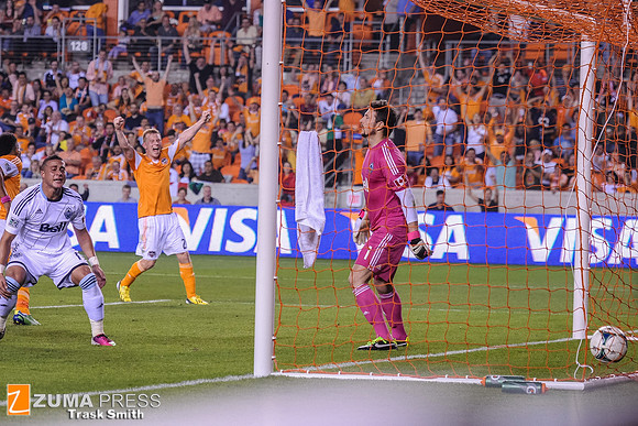 MLS 2013 - The Houston Dynamo defeat the Vancouver Whitecaps FC 2-1