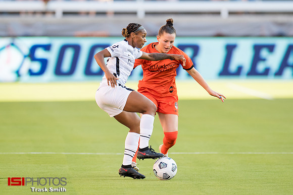 Crystal Dunn, Haley Hanson