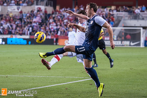 Soccer 2012 - USA and Canada tie 0-0