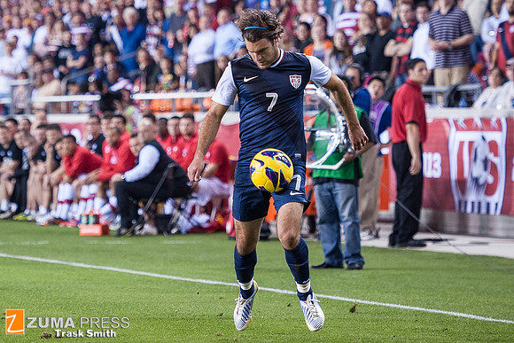 Soccer 2012 - USA and Canada tie 0-0