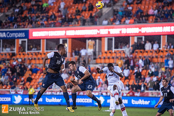 Soccer 2012 - USA and Canada tie 0-0