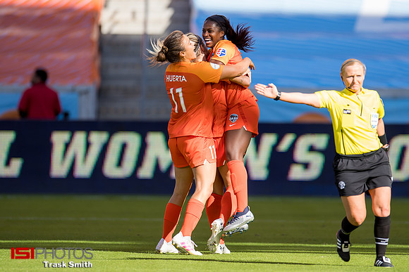 Nichelle Prince, Rachel Daly, Sofia Huerta