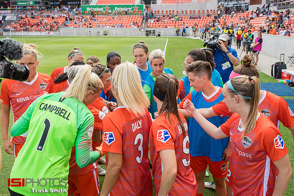 Houston dash team huddle