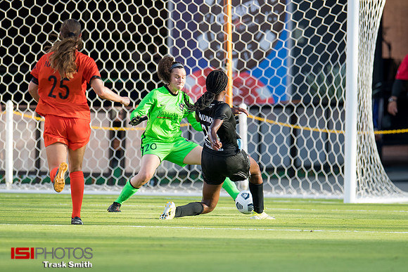 Lindsey Harris, Ifeoma Onumonu
