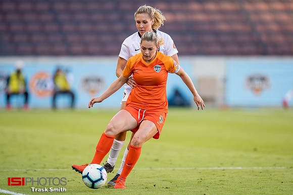 Kealia Ohai, Allie Long