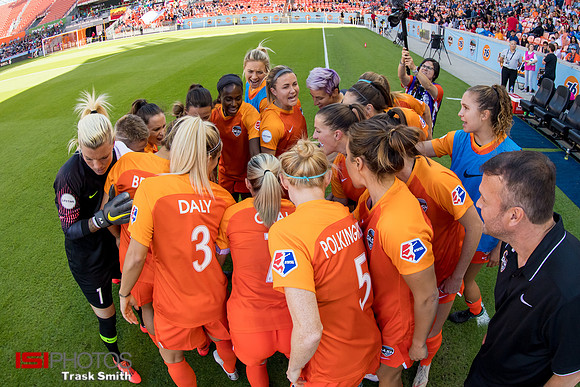 Houston Dash team huddle