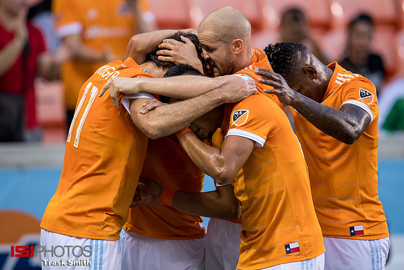 Andrew Wenger; Darwin Ceren, Philippe Senderos, Romell Quioto