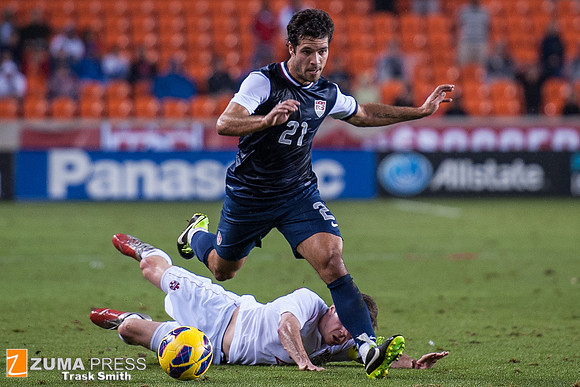 Soccer 2012 - USA and Canada tie 0-0