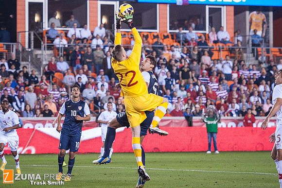 Soccer 2012 - USA and Canada tie 0-0