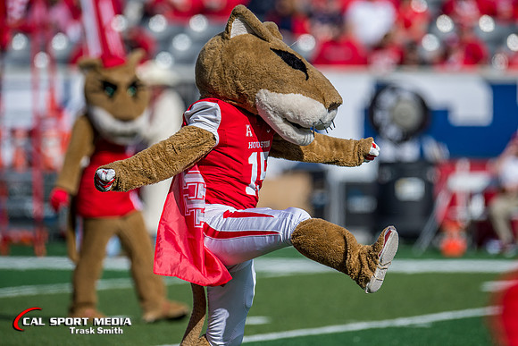 NCAA Football 2015: Temple Owls vs Houston Cougars DEC 05