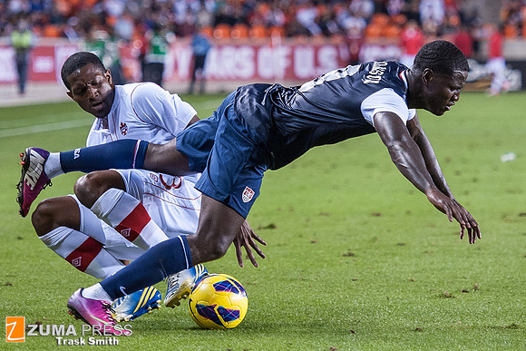 Soccer 2012 - USA and Canada tie 0-0