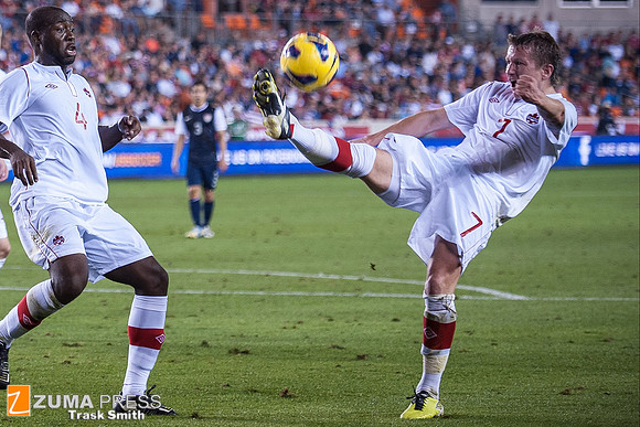 Soccer 2012 - USA and Canada tie 0-0