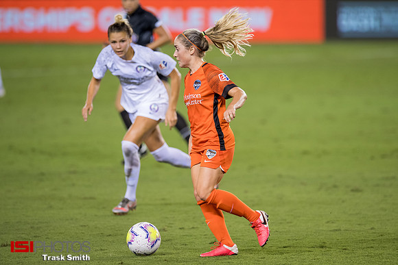Bri Visalli, Carrie Lawrence