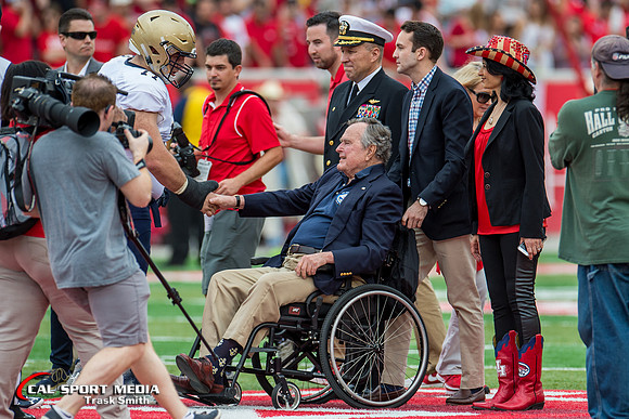 NCAA Football 2015: Navy Midshipmen vs Houston Cougars NOV 27