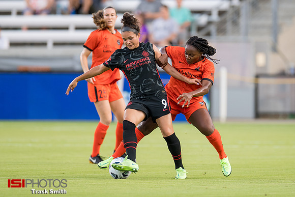 Sophia Smith, Jamia Fields
