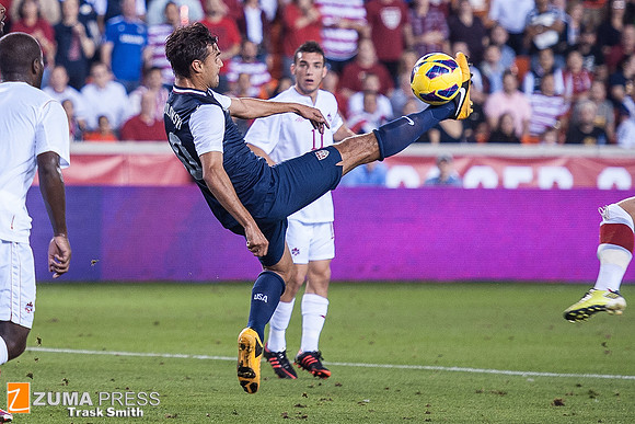 Soccer 2012 - USA and Canada tie 0-0